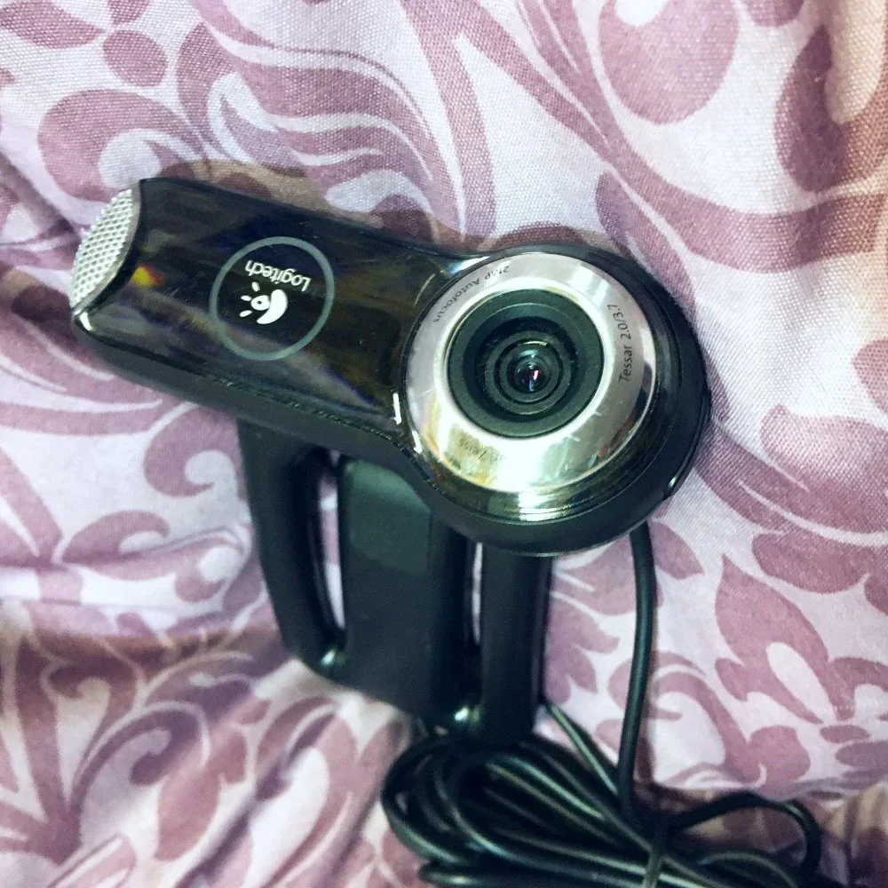 Logitech Pro 9000 PC Internet Camera Webcam with 2.0-Megapixel Video Resolution
